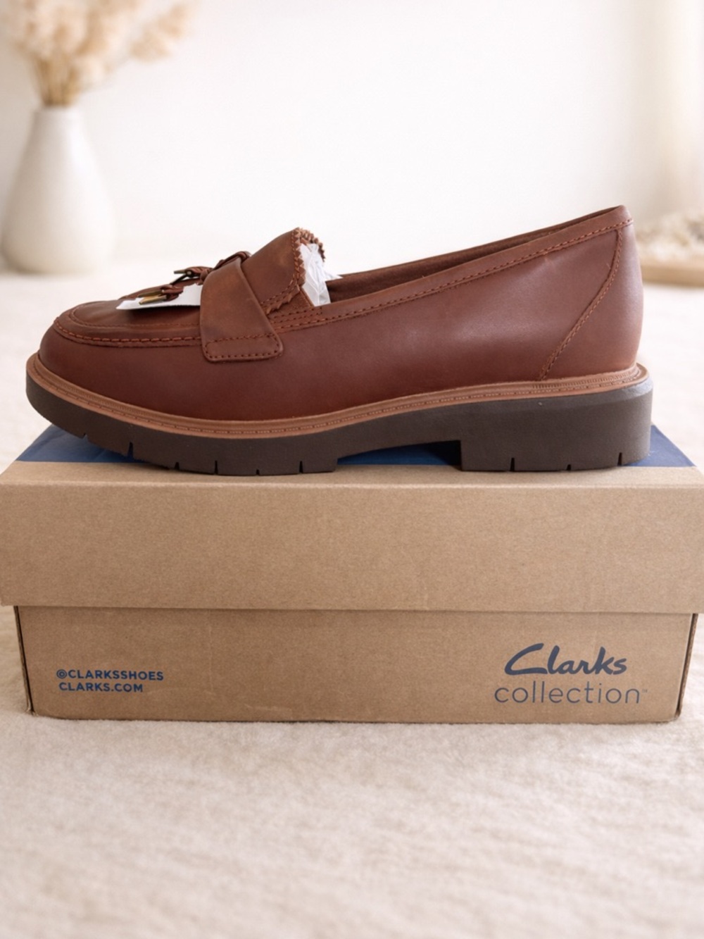 Clarks womens Brown Leather Loafers - Classic Tassel Penny Slip-Ons size 7 NIB - Picture 3 of 5